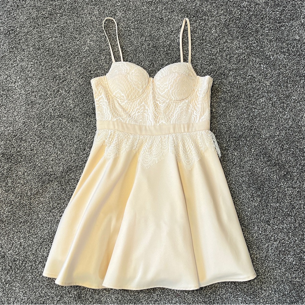 Missguided Cream Dress Size 8 - Picture 3 of 7
